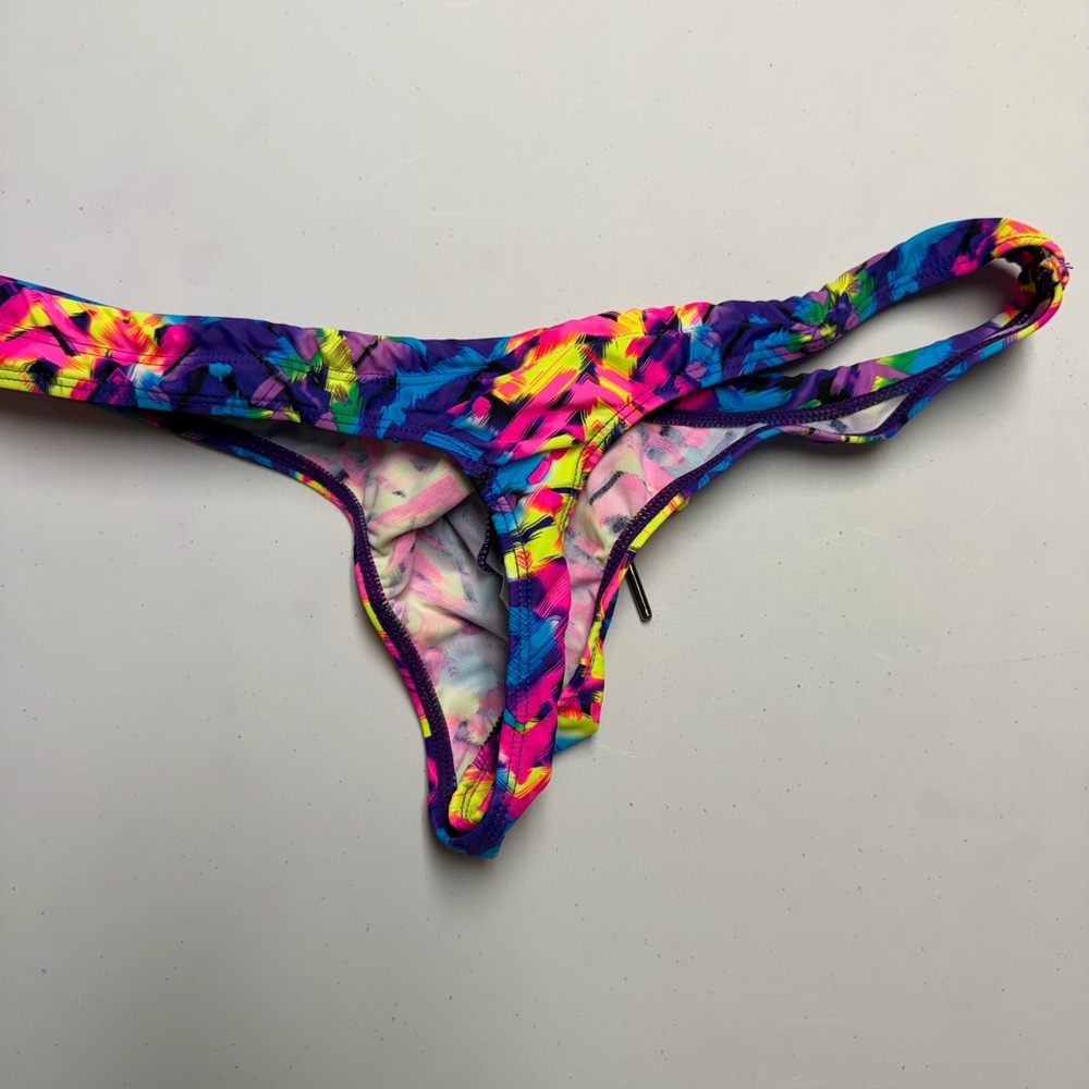 Swimsuit - Picture 3 of 4
